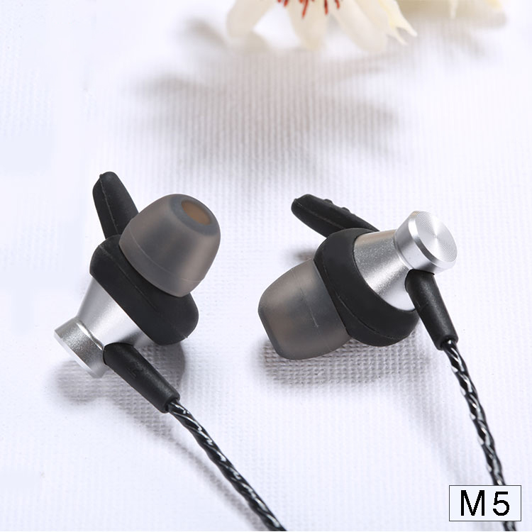 磁吸金属高清立体声入耳式有线耳机线控带麦运动音乐耳机